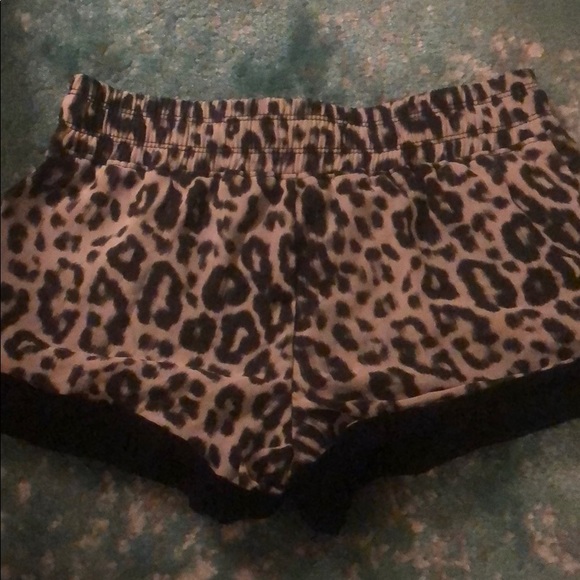 Guess leopard shorts Sz XS - Picture 4 of 4